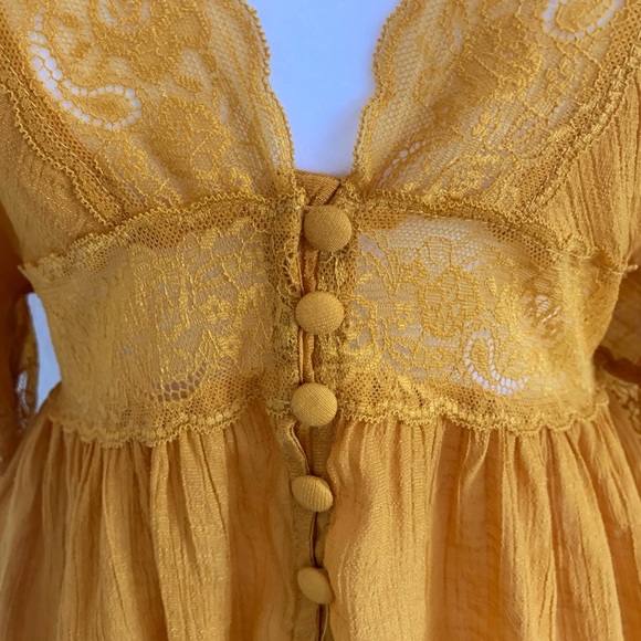 American Flirt Cropped Lace Blouse Size Medium - Picture 5 of 7